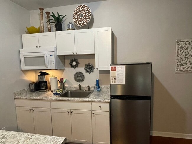 Photo - Zen Cottage: Spacious downtown suite complete with kitchenette, washer/dryer $300 Utility Fee