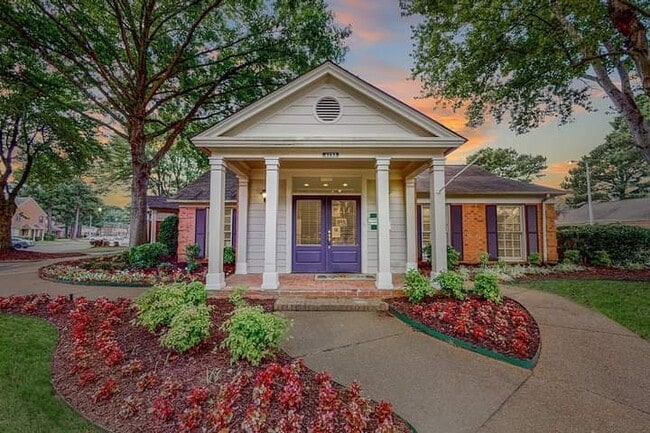 Building Photo - Hedgerow Apartments