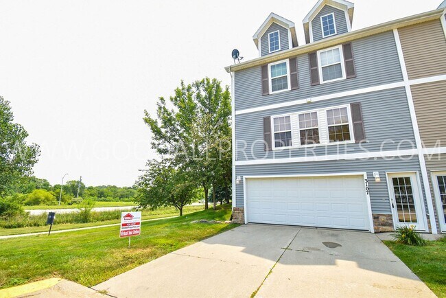 2 Bedroom 2 Bath 2 car attached garage - 2 Bedroom 2 Bath 2 car attached garage Casa