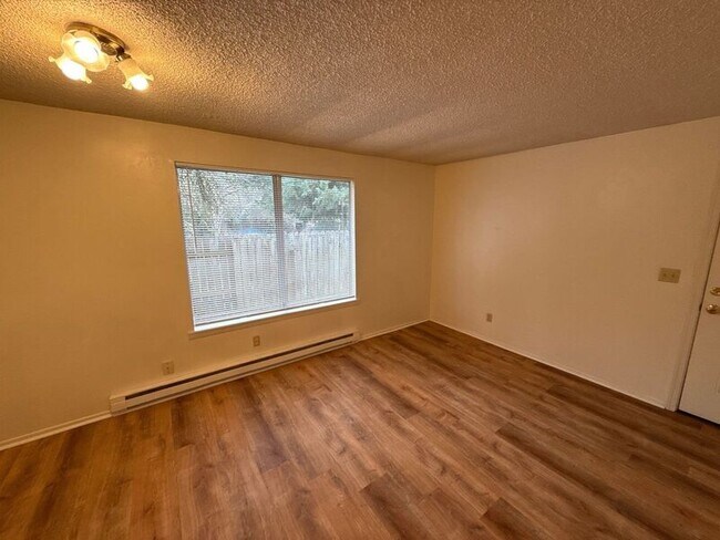 Photo - 160 Manbrin Dr NE