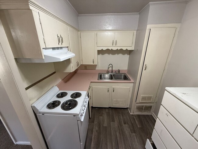 Photo - Cozy 1 bed/1 bath duplex!