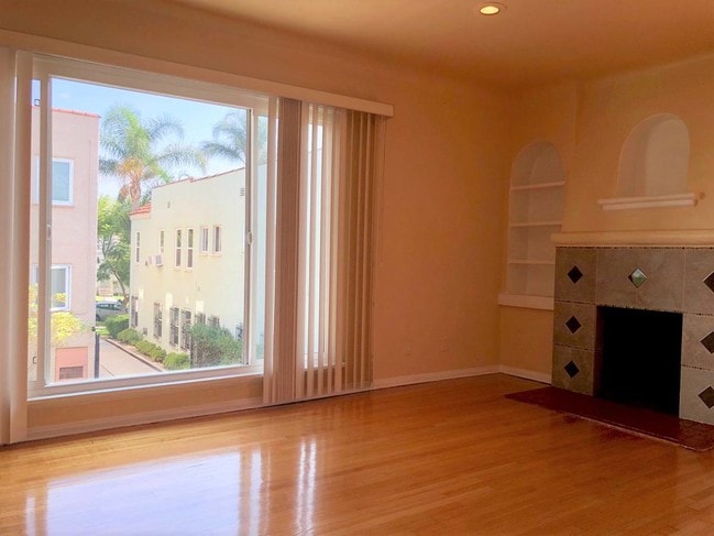 Photo - 1329 S Cloverdale Ave Unidad 1329