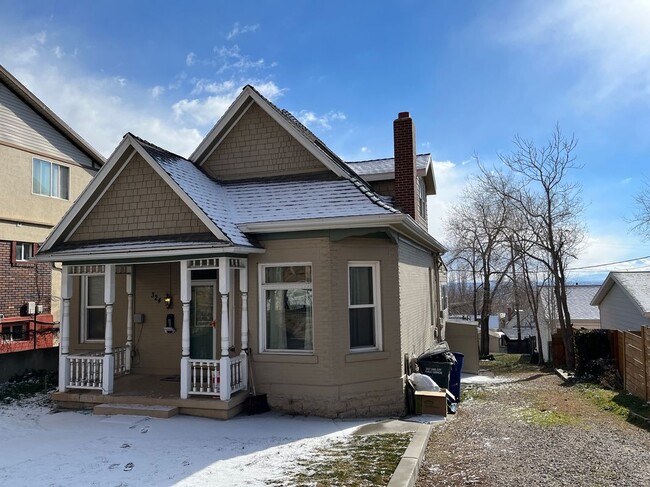 Building Photo - 324 7th Ave