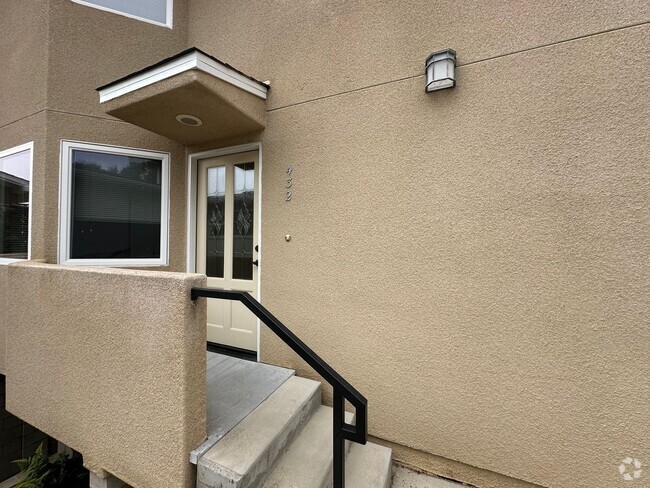 Building Photo - JEGAR432 Unit 432 Main St Rental