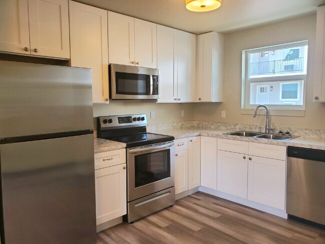 Newer 2 bed/2 bath with Washer/Dryer in unit! - Newer 2 bed/2 bath with Washer/Dryer in unit! Apartamento Unidad A4 4