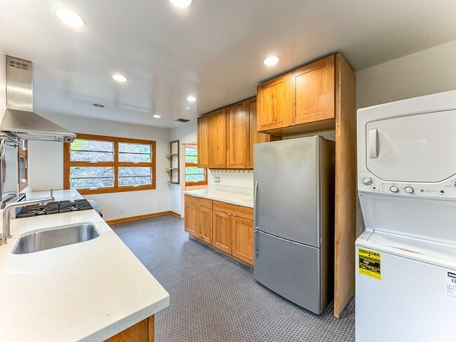 Photo - 3515 Beethoven St
