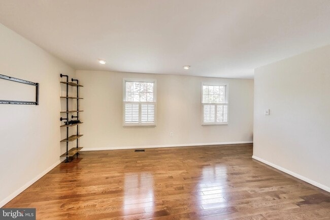 Photo - 1337 Crockett Ln