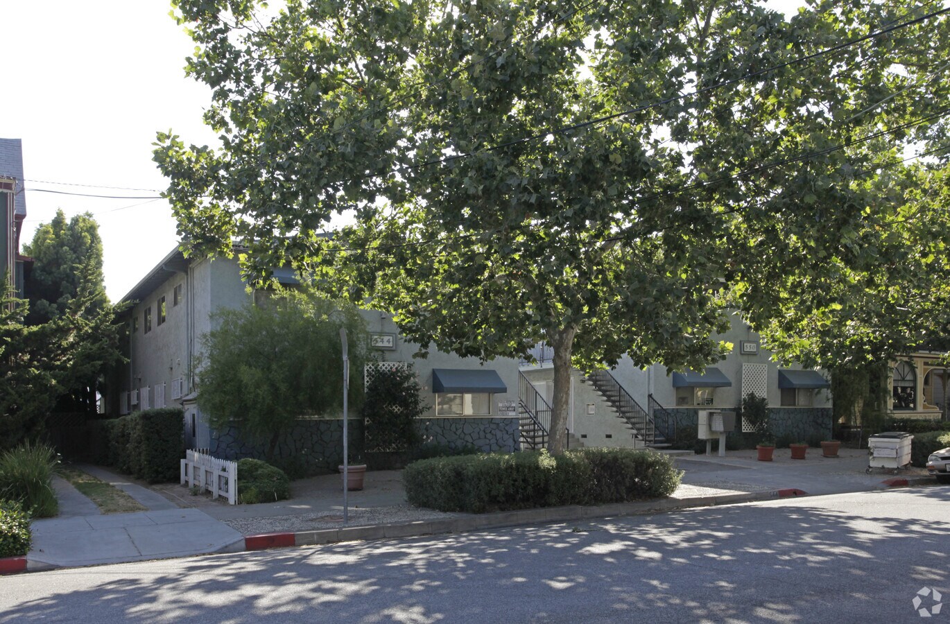 Photo - 544-550 S 6th St Apartments