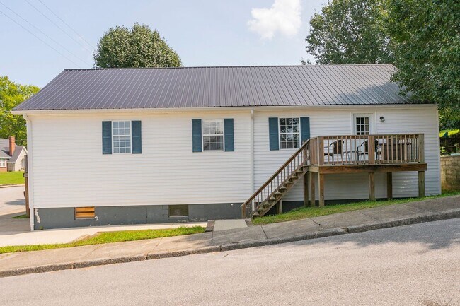 Photo - 302 Jackson Ave
