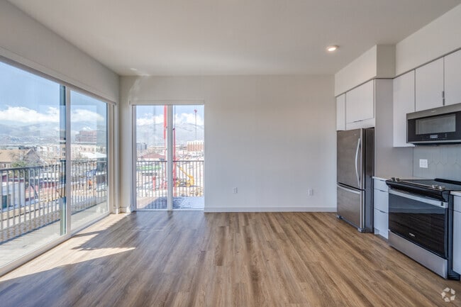 2 BR, 2 BA - 875 SF