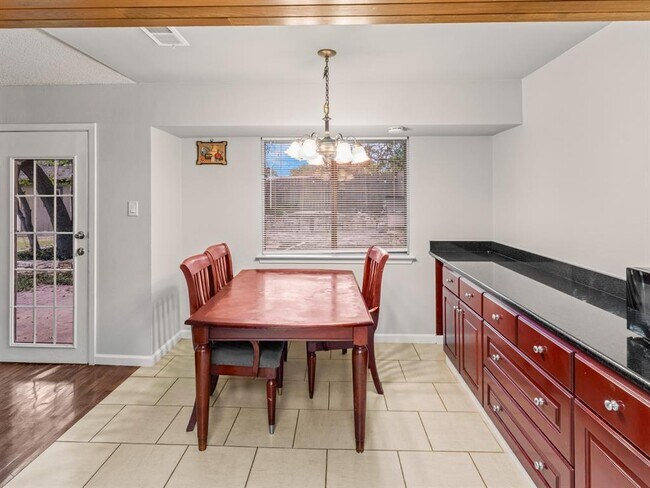 Photo - 404 Mulberry Dr