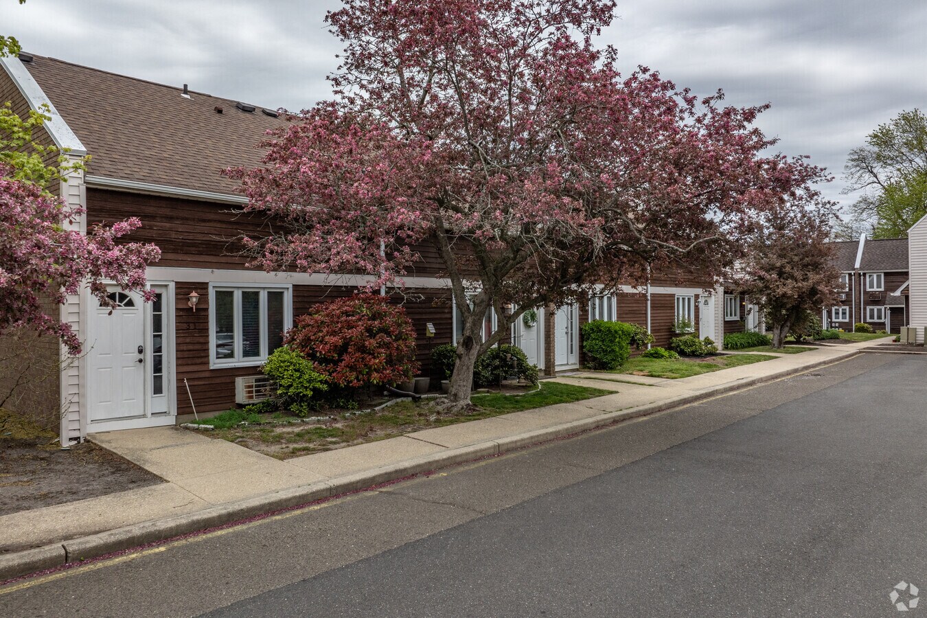 Photo - Hickory Leas Condominium