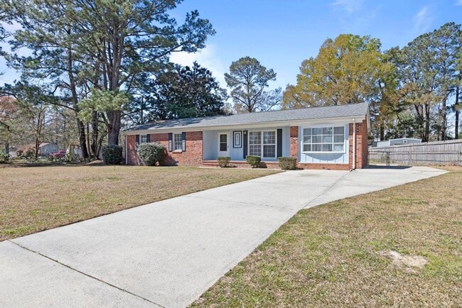Building Photo - Country Living! Brick Ranch!