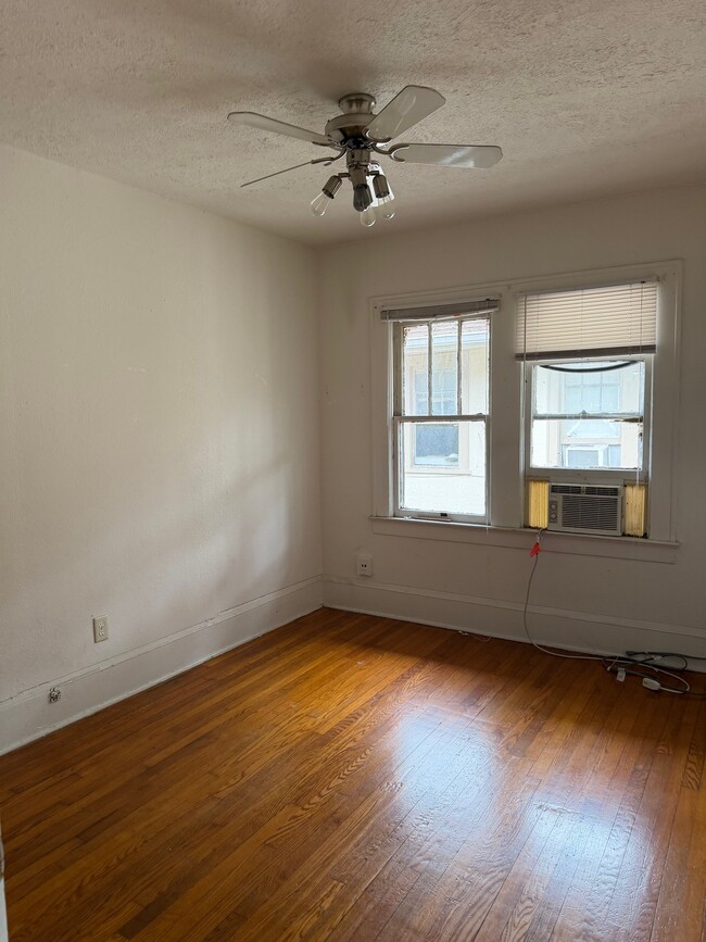 Photo - 627 E Concord St