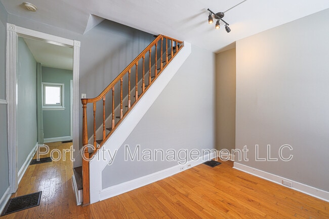 Photo - 1007 Baylis St