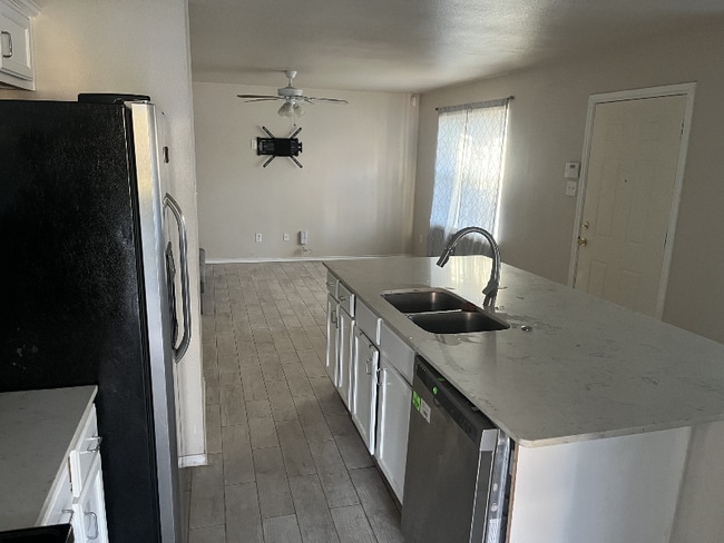 Photo - 2334 Pine St