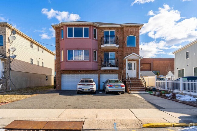 Building Photo - 196 Sandford Ave Rental