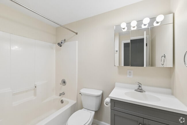 Aspen 2BR, 1BA - 850SF - Bathroom