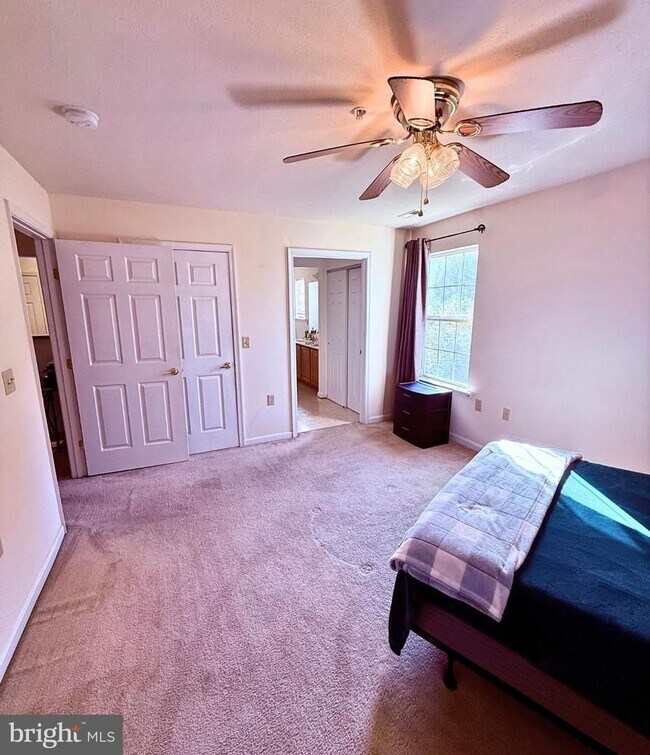 Photo - 45521 Westmeath way #E12 Unidad E12