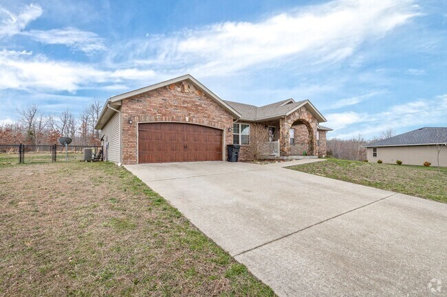 Building Photo - Gorgeous 3 Bedroom Home in Woodridge Estates!