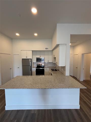 Building Photo - 300 N McDonald St Unit 1450