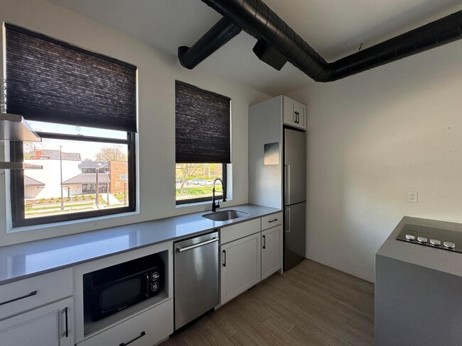 Photo - 973 E Broad St Unit 4