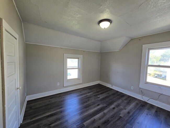 Photo - 437 Riehl St