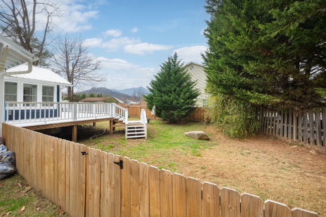 Photo - 1458 S Main St