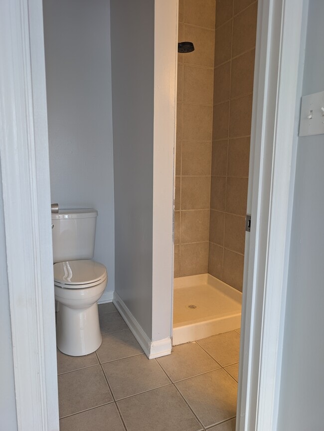 Baño principal - 1109 Holmespun Dr