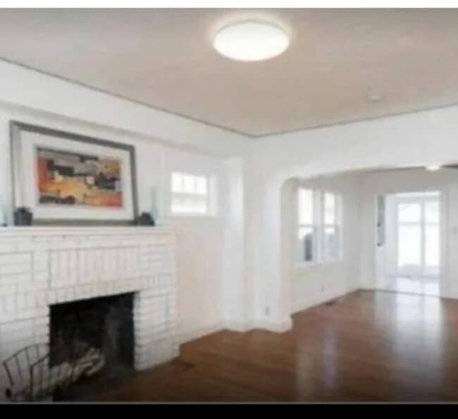 Photo - 5835 Broadway