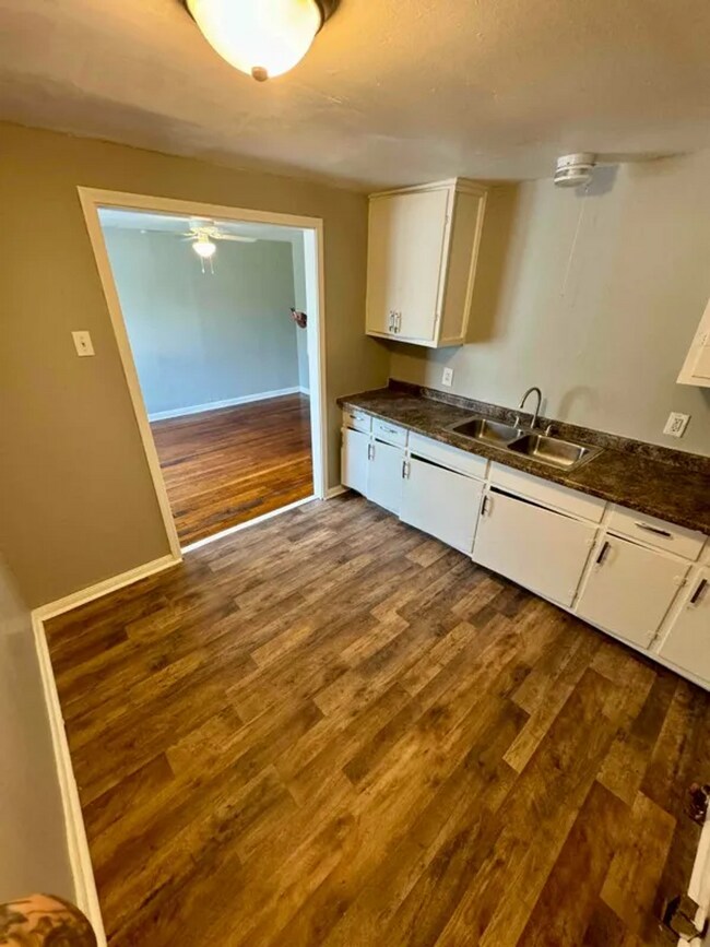 Photo - 4265 Woodlawn Ave Unidad A