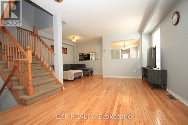 Photo - 1318 Mowat Ln