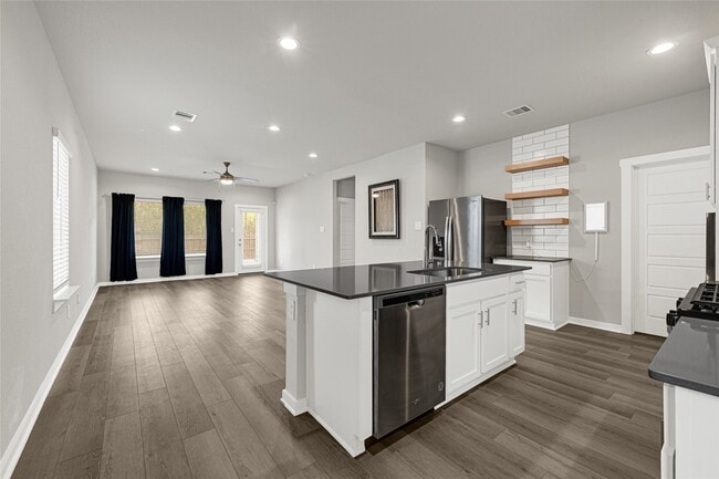 Building Photo - 12737 Ermine St