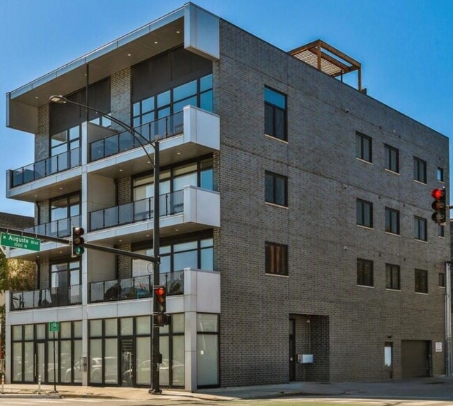 Building Photo - 1203 W Augusta Blvd Unit 2S