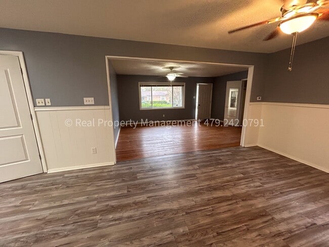 Photo - 1901 S 72nd St