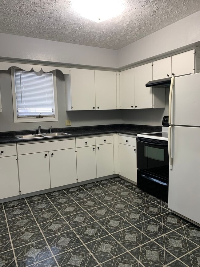 Photo - 3 Bedroom, 1 bath recently remodeled beautiful home in Woodland Park!