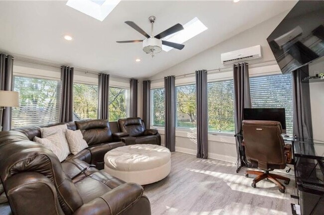 Photo - 15126 Glenwood