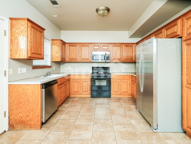 Photo - 104 E Helena St