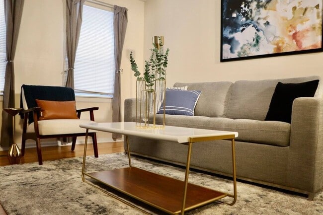 Building Photo - 1600-1602-1602 N Jackson St Unit 1602