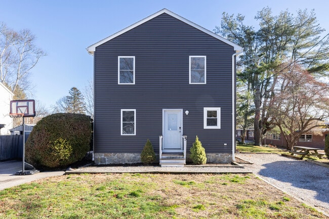 Building Photo - 5 School Ln