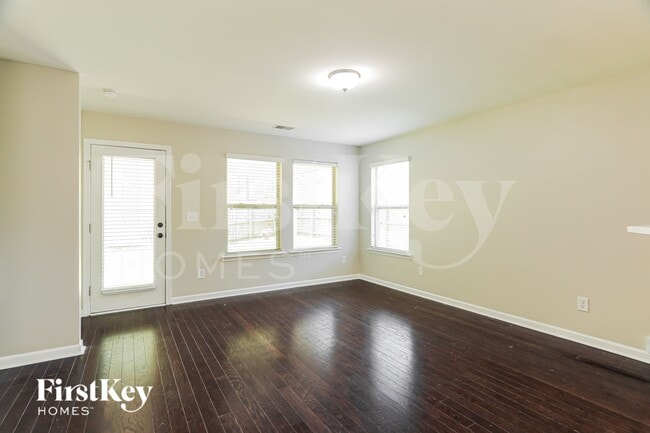 Photo - 465 W Park Dr