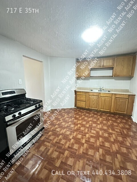 Photo - 717 E 35th St