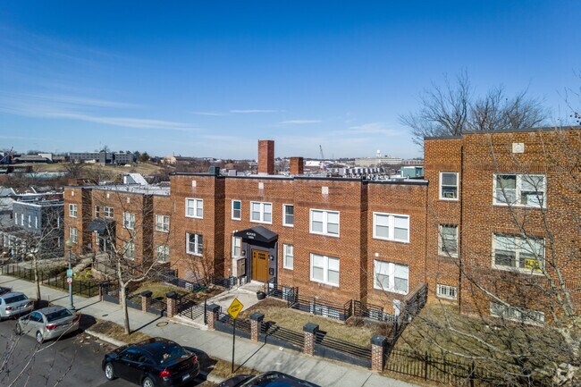 Vista de la GRH - 1220 Holbrook Ter NE