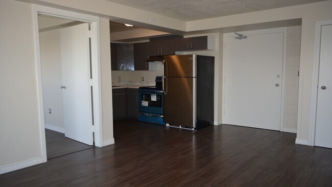 Photo - 570-570 King St W Unit 201