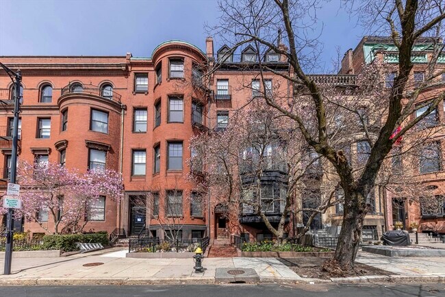 Building Photo - 462 Beacon St Unit 22