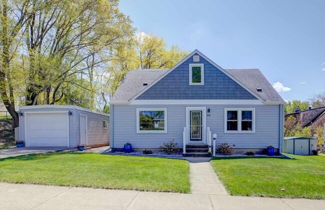 Building Photo - 817 5th St S Unit 817 S 5th