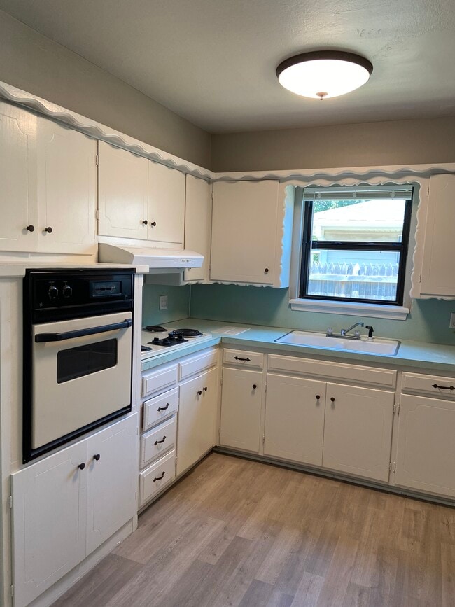Photo - 828 N Berry Rd