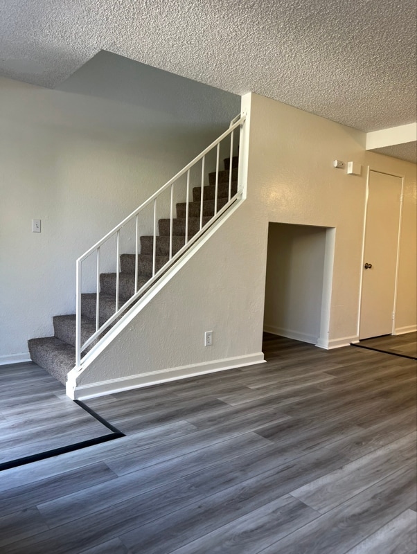 Photo - 43711 Challenger Way