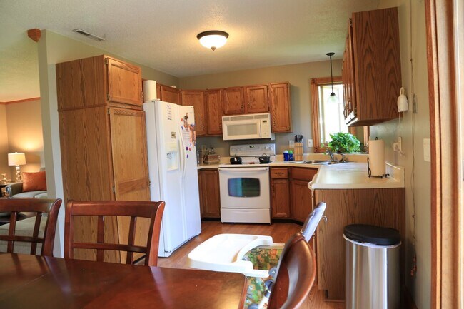 Photo - ~ APPLICATIONS PENDING ~ 3 Bedroom, 2 Bath...