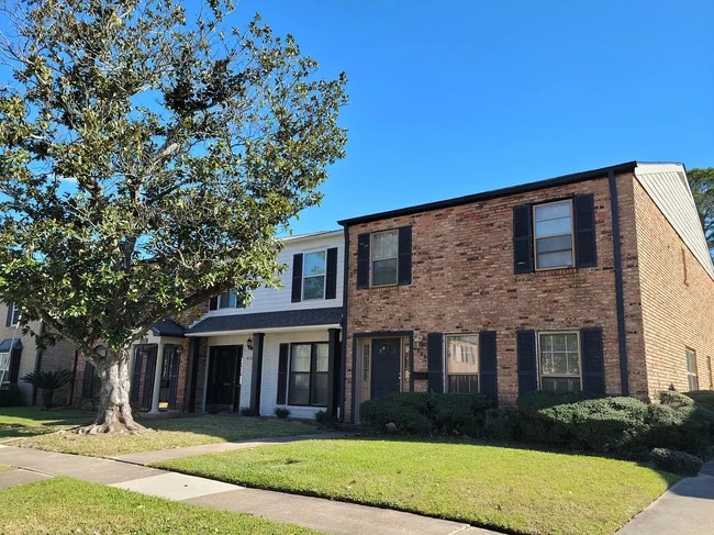 Photo - 6329 Ivanhoe Ln